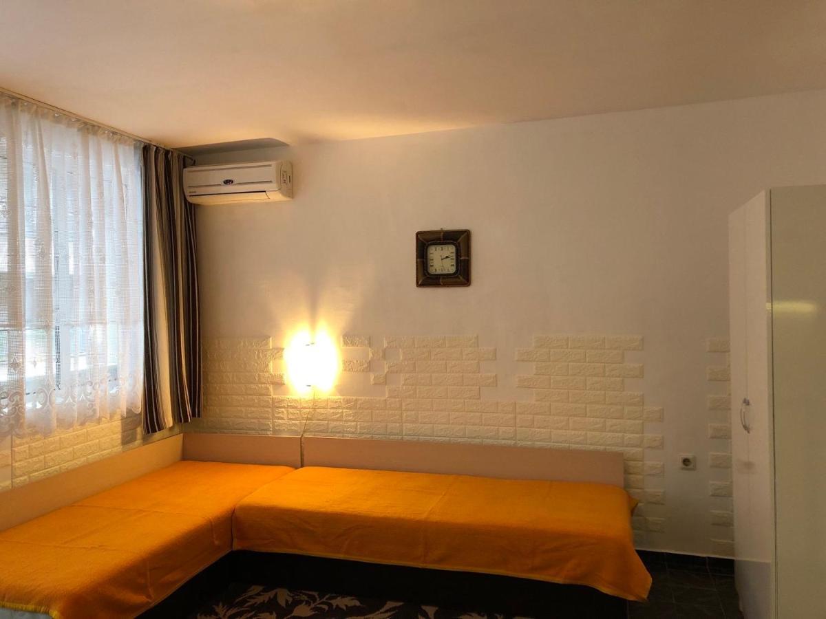 Боксониера Georgi Georgiev Apartment Varna Bagian luar foto